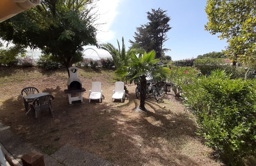 Saint-Pierre-d'Oleron Chalet De Esquí | CHALET SAINT PIERRE D'OLERON IN PRIVATE RESIDENCE 4/6 PEOPLE WITH SWIMMING POOL