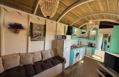 Nueva Milla de Oro Chalet De Esquí | Chalet Sleeps 2 - Pool Balcony Mountain Views