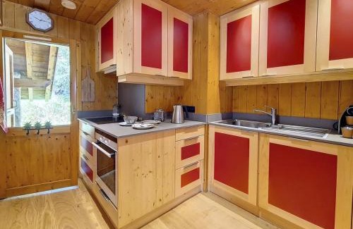 Meribel Chalet De Esquí | Chalet typique ski-in/ski-out, cheminée et terrasse, parking, Wi-Fi inclus à Méribel - FR-1-688-15