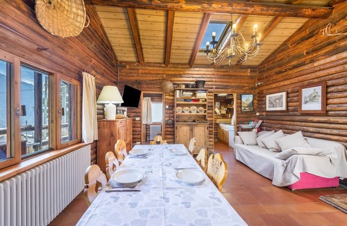 Antey-Saint-Andre Chalet De Esquí | Chalet 'Vue Cervin Matterhorn' con vistas a la montaña, terraza privada y Wi-Fi