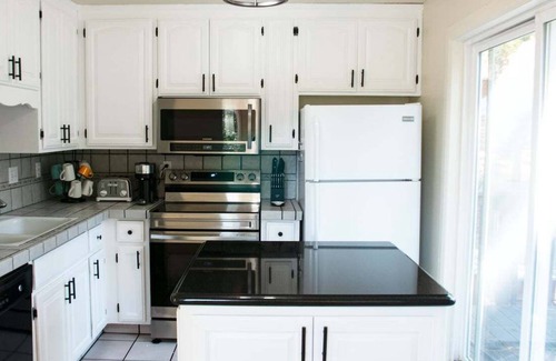 Arnold Chalet De Esquí | Chalet w/ Hot Tub + Bar + Bocce