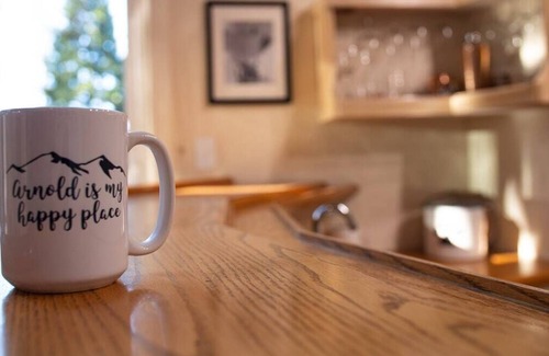 Arnold Chalet De Esquí | Chalet w/ Hot Tub + Bar + Bocce