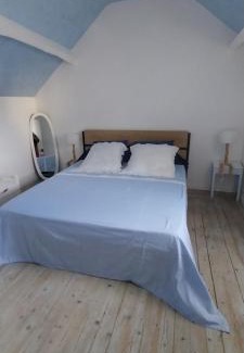 Bourges Cama Y Desayuno | Chambre bleue avec accès plage