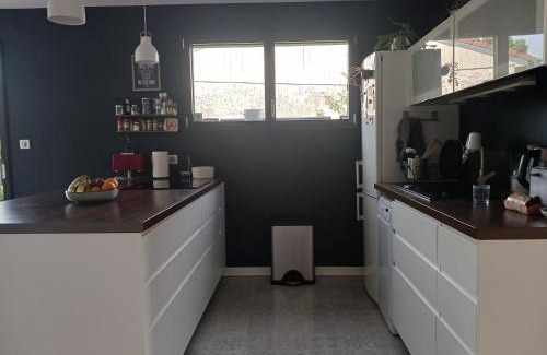 Offemont Casa | Chambre calme à la limite de Belfort, maison avec jardin proche du stade, du skatepark et de la rivière