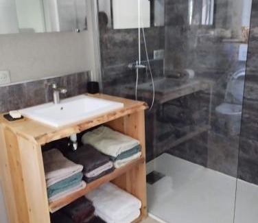 Rustrel Cama Y Desayuno | Chambre d’hôtes l’Orange Bleue