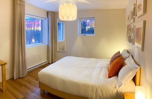 Shefford Cama Y Desayuno | Chambre FLEURS in our eco-friendly B&B at the foot of Mt-Shefford