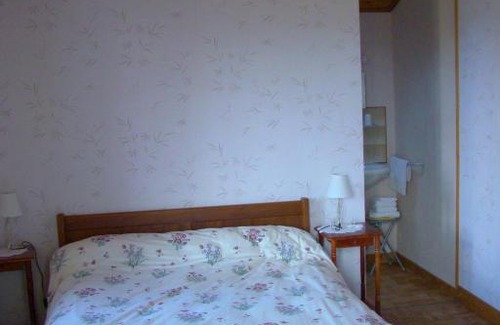 Saint-Pierre-Lafeuille Cama Y Desayuno | CHAMBRES D'HOTES LES GRAVES