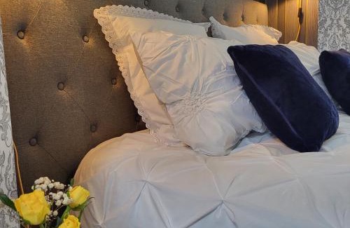 Cluis Cama Y Desayuno | Chambres d'hôtes de charme au Château avec jardin et petit-déjeuner inclus - FR-1-591-689