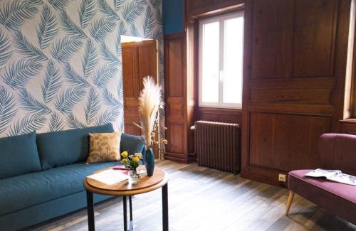 Cluis Cama Y Desayuno | Chambres d'hôtes de charme au Château avec jardin et petit-déjeuner inclus - FR-1-591-689