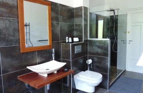 Nevers Cama Y Desayuno | Chambres d'Hôtes de luxe Côté Parc-Côté Jardin avec parking privé gratuit