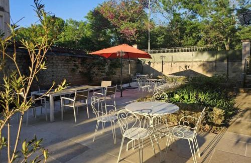 Nevers Cama Y Desayuno | Chambres d'Hôtes de luxe Côté Parc-Côté Jardin avec parking privé gratuit