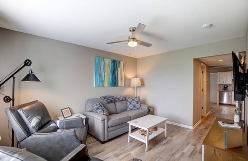 Hamilton Casa | ChampionHill - 2BD Townhome Garage & Off Street Parking - 150 feet to SpookyNook