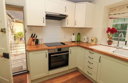 Chalford Cabaña | CHAPEL COTTAGE, pet friendly in Chalford, Gloucestershire