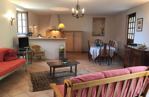 Saint-Pierre-du-Mont Casa | Propiedad de carácter en un parque arbolado con piscina