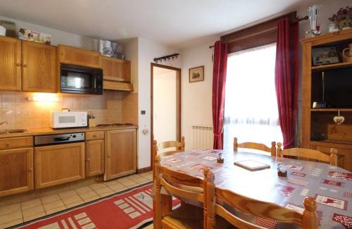 Les Carroz-d'Araches Apartamento | Charmant 2P avec balcon, 5 couchages, pieds des pistes, proche télécabine et centre village - FR-1-572-171