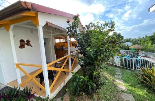 Bouillante Chalet De Esquí | Charmant bungalow avec piscine Kaz' Basse