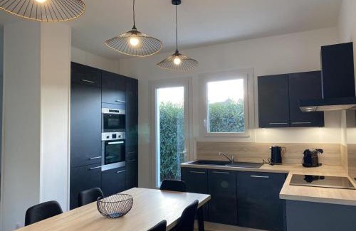 Brout-Vernet Casa | Charmant pavillon rénové avec jardin et climatisation - FR-1-489-417