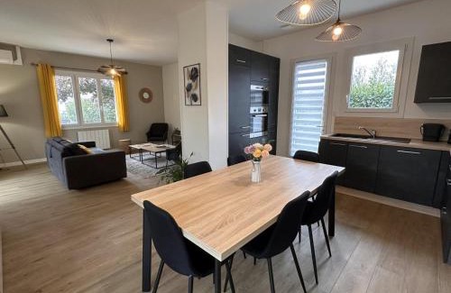 Brout-Vernet Casa | Charmant pavillon rénové avec jardin et climatisation - FR-1-489-417