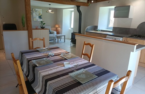 Fontanes Casa | Charmante Ferme de Village Restaurée Proche du lac de Naussac et de L'allier