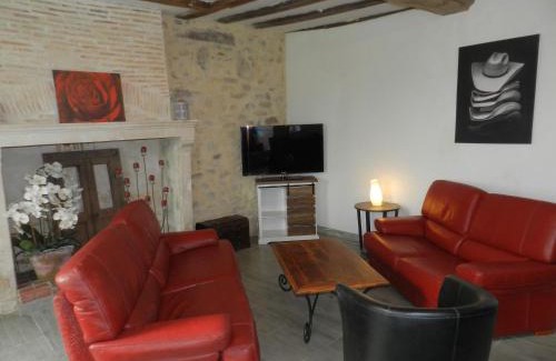 Avesse Casa | Charmante Fermette avec Jardin, Terrasse et 4 Chambres - Idéale pour Familles et Amis - FR-1-410-436