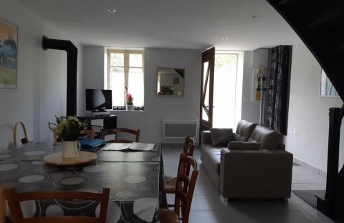 Lavoine Casa | Charmante Fermette avec Jardin, Proche Randonnées et Ski, à Lavoine - FR-1-489-136