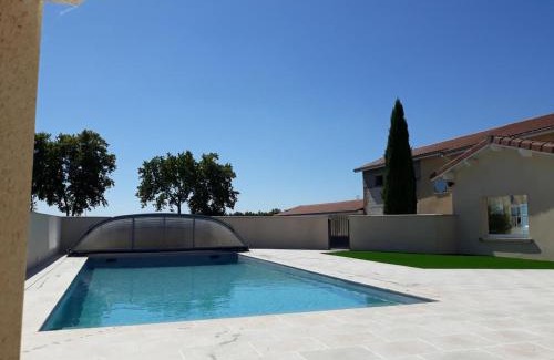 Chalain-le-Comtal Casa | Charmante Maison de Campagne avec Piscine Commune et Terrasse Privative à Chalain-le-Comtal - FR-1-496-236