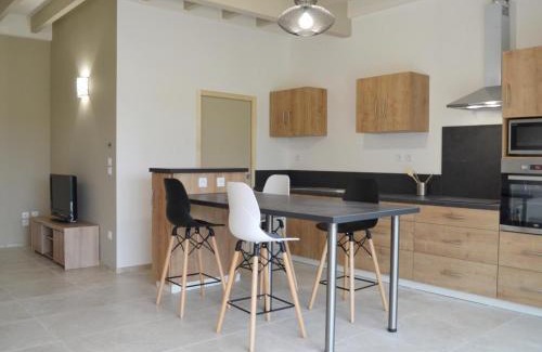 Chalain-le-Comtal Casa | Charmante Maison de Campagne avec Piscine Commune et Terrasse Privative à Chalain-le-Comtal - FR-1-496-236