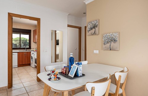 Los Gallos-Cerromolino Apartamento | Encantador apartamento en Chiclana, ideal para familias