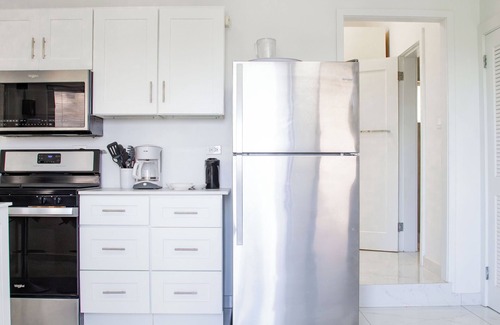 Saint George Parish Apartamento | Charming 1-bedroom apartment with WiFi, AC in brilliant Osbourn-Fitches Creek