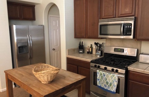 Modesto Condominio | Charming 1-bedroom condo in awesome Modesto with WiFi, AC