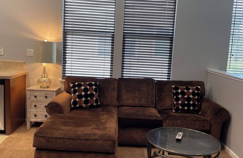 Modesto Condominio | Charming 1-bedroom condo in awesome Modesto with WiFi, AC