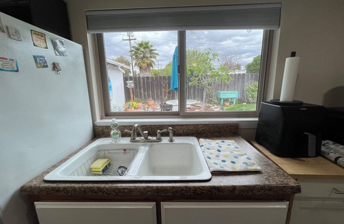 Fresno Casa | Charming 1-bedroom house in fantastic Fresno Tower District with WiFi, AC