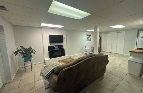 Hickory Condominio | Charming 1-bedroom Studio in wonderful Northwest Hickory!