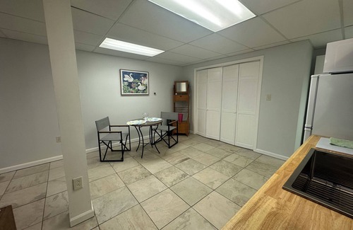 Hickory Condominio | Charming 1-bedroom Studio in wonderful Northwest Hickory!