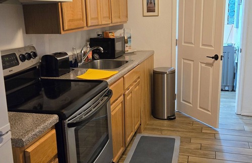 Inwood Casa | Charming 1-bedroom guesthouse with pool view WiFi and AC in Winter Haven