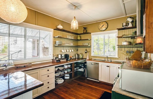 Dorrigo Cabaña | Charming 1940's two bedroom cottage, established gardens, large verandah and BBQ