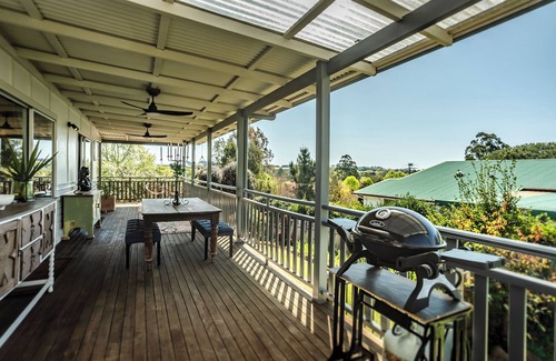 Dorrigo Cabaña | Charming 1940's two bedroom cottage, established gardens, large verandah and BBQ
