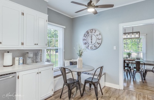 Broadmoor Casa | Charming 1950's Broadmoor Home in Middle of Shreveport