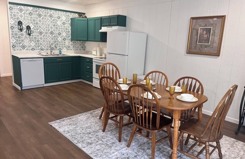 Mount Gay Apartamento | Charming 2-bed/1 bath apartment in Logan near HMTS, dining, and shopping