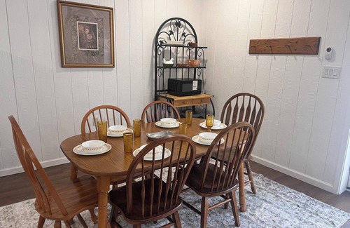 Mount Gay Apartamento | Charming 2-bed/1 bath apartment in Logan near HMTS, dining, and shopping