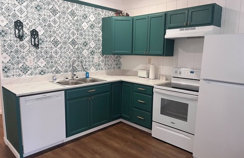 Mount Gay Apartamento | Charming 2-bed/1 bath apartment in Logan near HMTS, dining, and shopping
