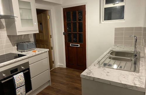 Brentwood Casa | Charming 2 Bed Brentwood Victorian Conversion Flat with a garden & Free Parking