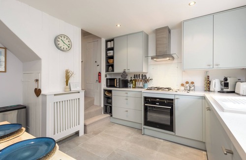 Canterbury Cabaña | Charming 2 Bed Cottage - within the city walls- FREE parking - garden