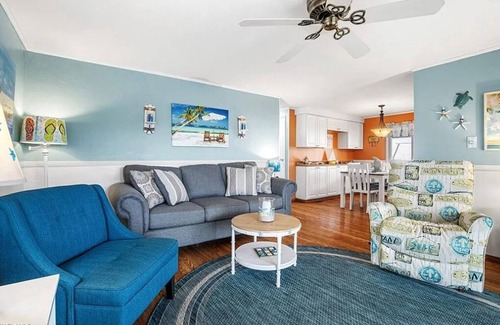 Diplomat Cabaña | Charming 2-bedroom, 2-bath cottage with a beach house feel in North Fort Myers