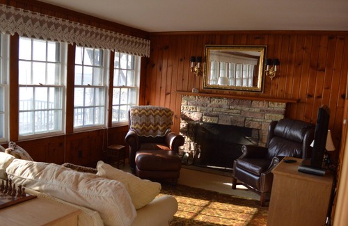 Lake Koshkonong Cabaña | Charming 2-bedroom cottage on Lake Koshkonong in Fort Atkinson, Wi.