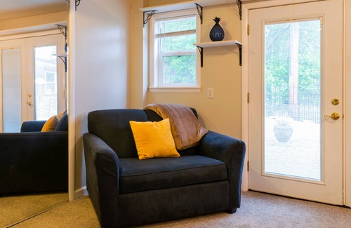 Plains Casa | Charming 2 bedroom 2 bathroom home with jetted tub!