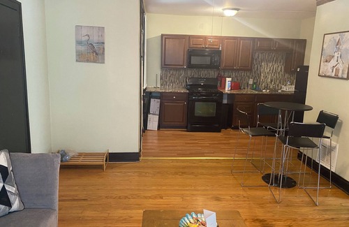 Gage Park Apartamento | Charming 2-bedroom apartment in awesome Chicago with WiFi, AC