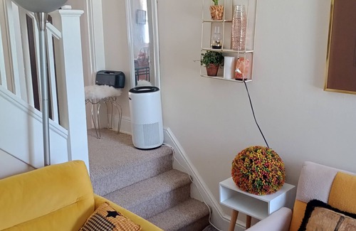 Clairton Casa | Charming 2-bedroom building with fitness room and AC in Clairton