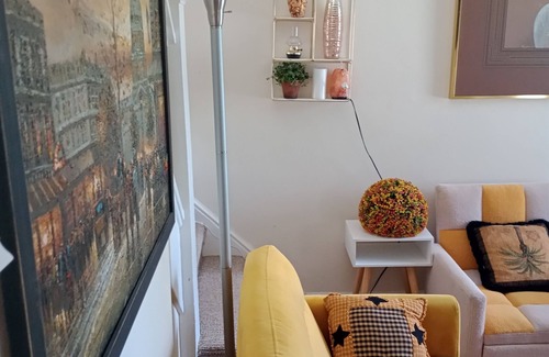 Clairton Casa | Charming 2-bedroom building with fitness room and AC in Clairton