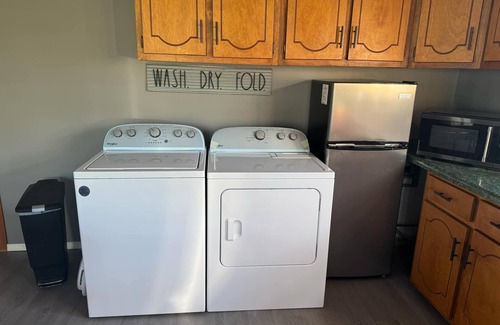 Pinetown Cabina | Charming 2-bedroom cabin with AC, WiFi in serene Jamesville